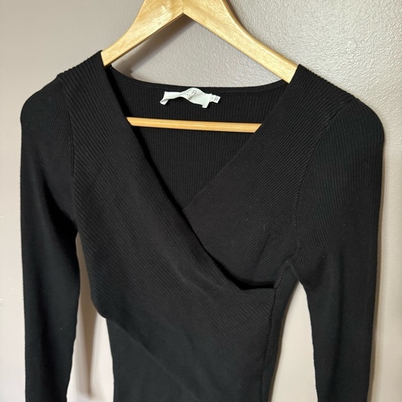Astr Women's Black Ribbed Knit Crossover Sweater Long Sleeves Size Medium - Picture 2 of 6